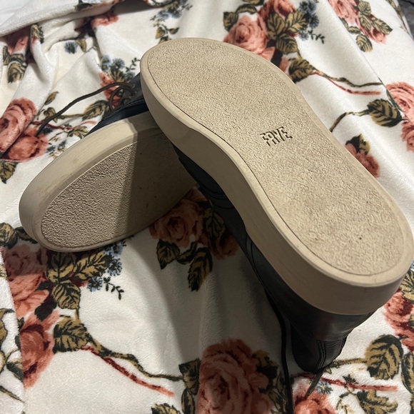 Frye Black and Cream Men's Shoes - Picture 4 of 4